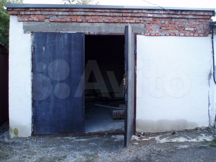 Гараж, > 30 м²