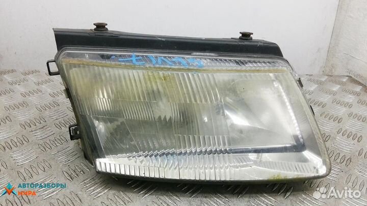 Фара правая Volkswagen Passat B5 2000
