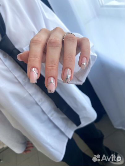 Маникюр и педикюр