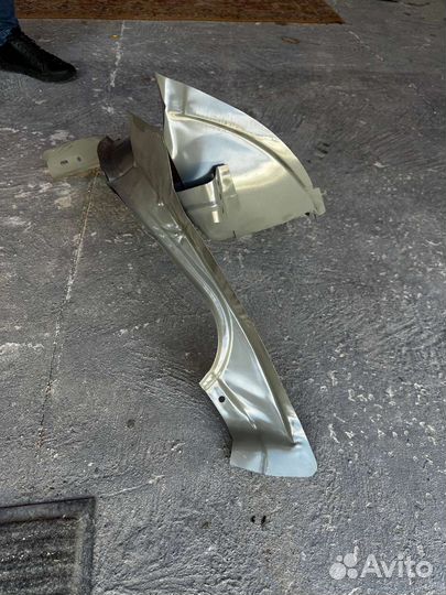 Суппорт фонаря левого polo