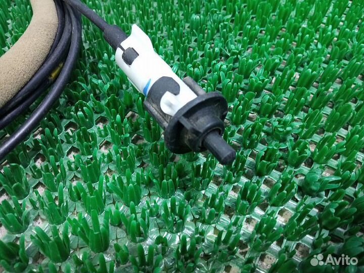 Тросик лючка топливного бака Toyota Fortuner