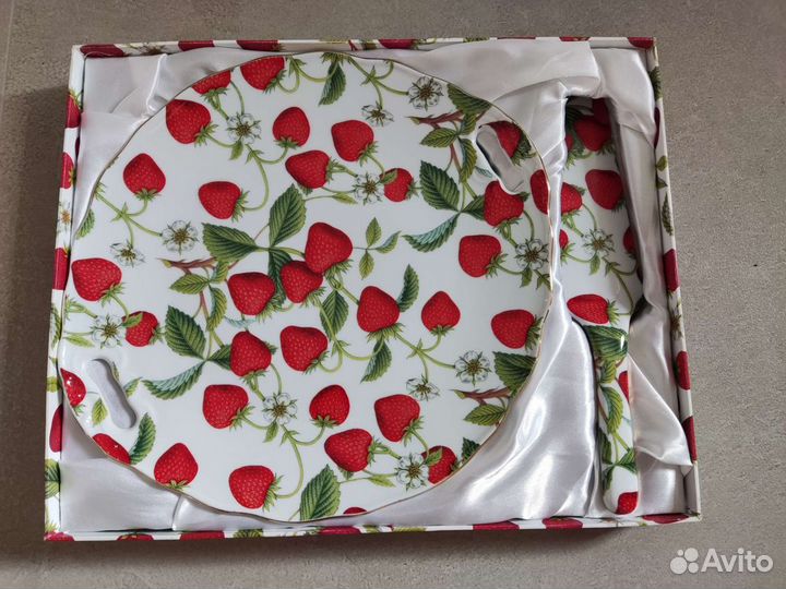 Тортница с лопаткой