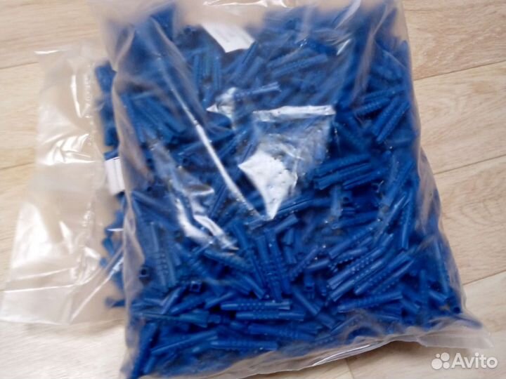 Дюбеля саморезы