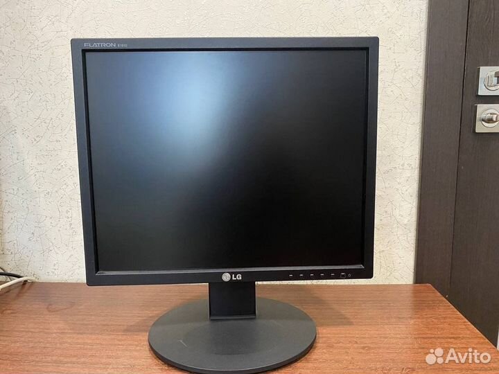 Монитор LG 19