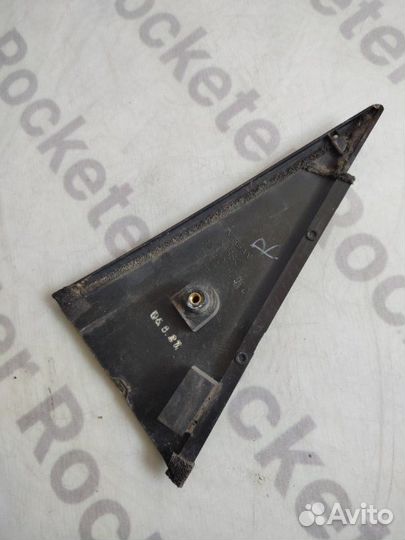 Уголок двери задний правый Nissan Fuga 2006