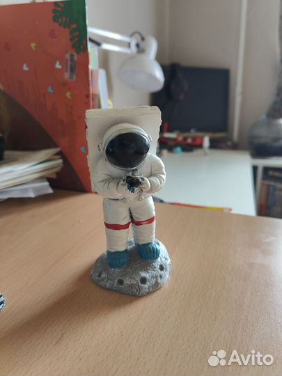 Подставка для телефона фигурка