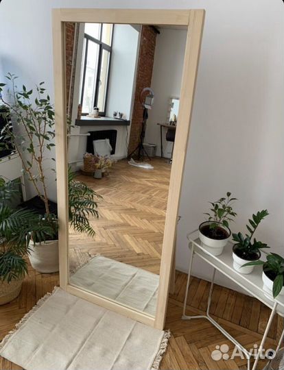 Зеркало в раме напольное