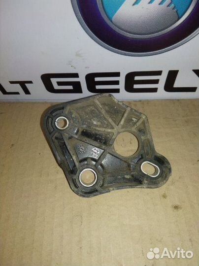 Кронштейн крепление троса кпп Renault sandero