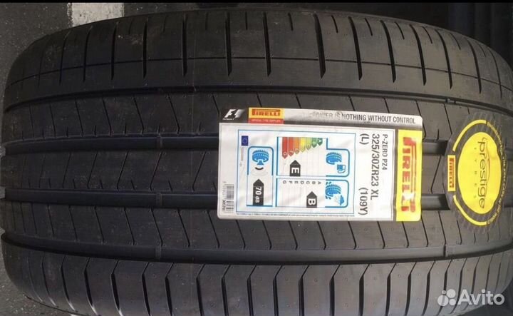 Pirelli P Zero PZ4 325/30 R23 и 285/35 R23 109Y