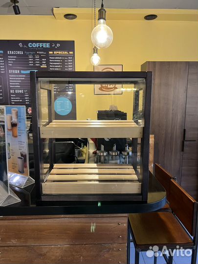 Витрина для выпечки