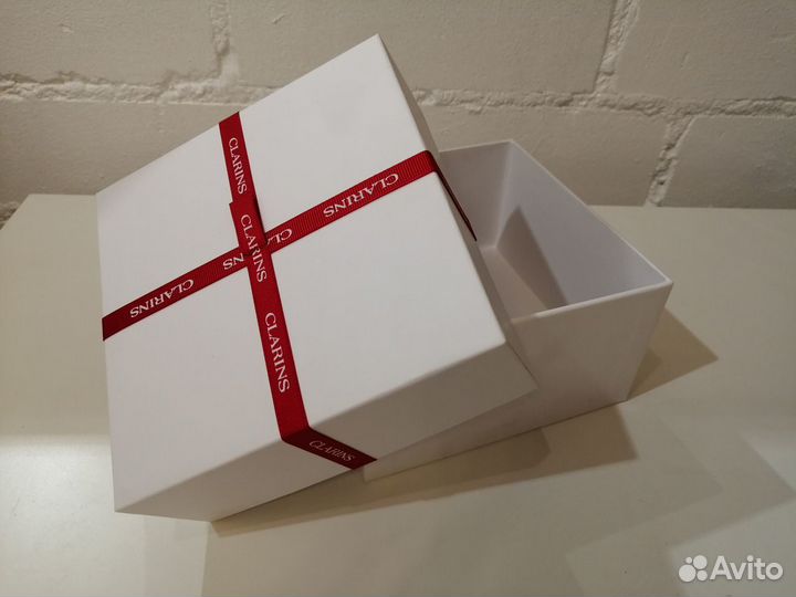 Коробки Shiseido,Clarins,Gucci,Cacharel