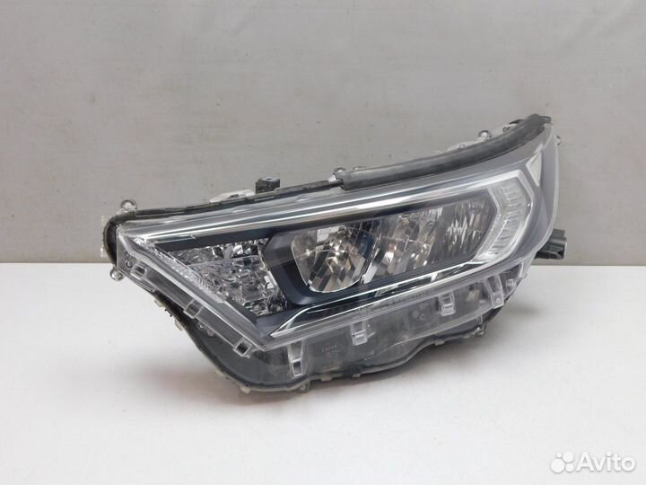 Фара левая Toyota RAV 4 8118542840