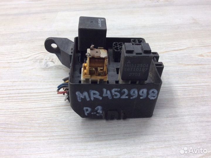 Блок предохранителей Mitsubishi Pajero/Montero Iii