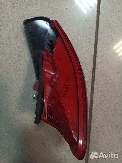 Фонарь задний правый внутренний Peugeot 3008