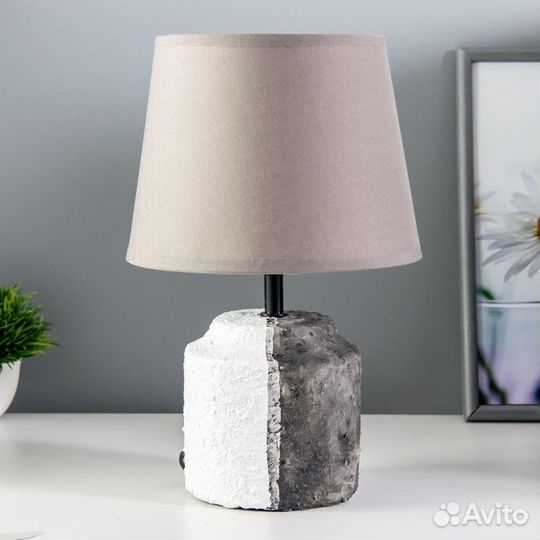 Настольная лампа 'Киана' Е14 40Вт серо-белый 20х20