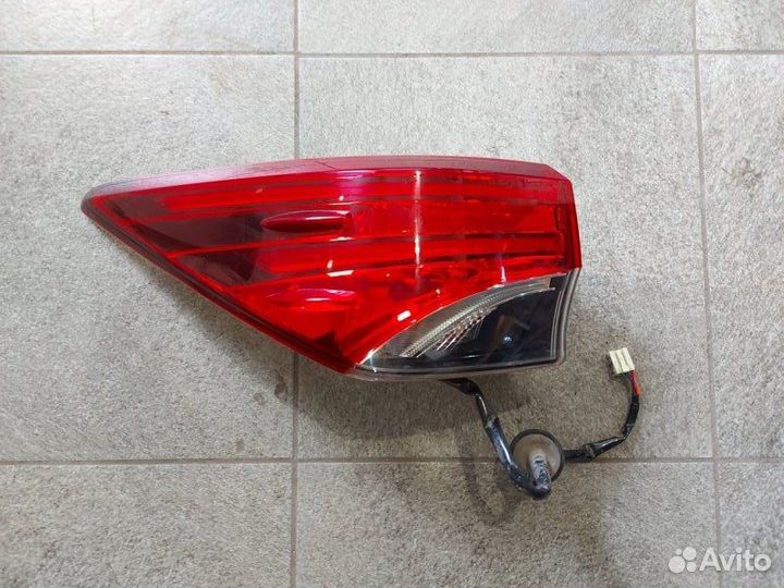 Задний левый фонарь Toyota Fortuner внедорожник