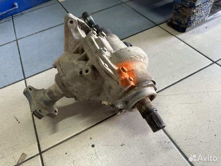 Раздатка передняя Рено Дастер Duster 2012 2.0