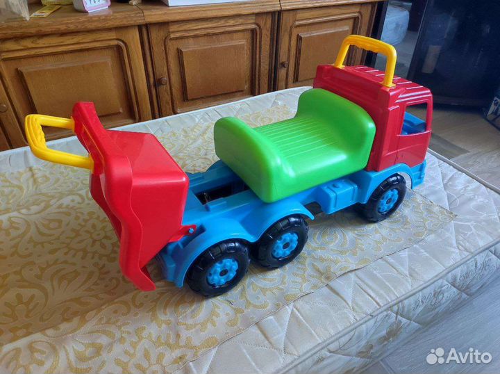 Толокар грузовичок