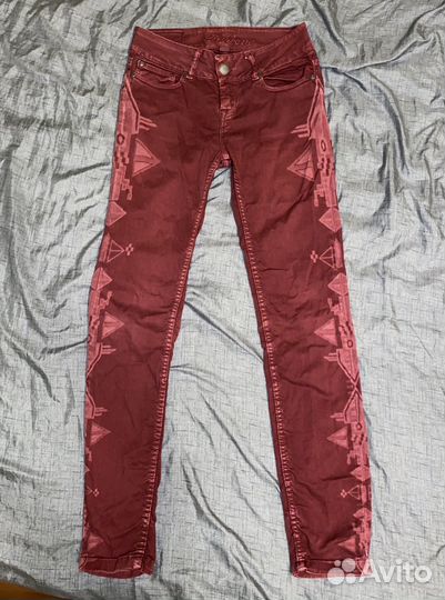 Джинсы бордовые