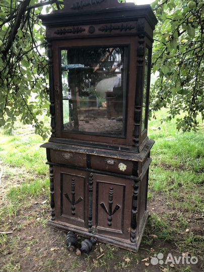 Старинный буфет горка