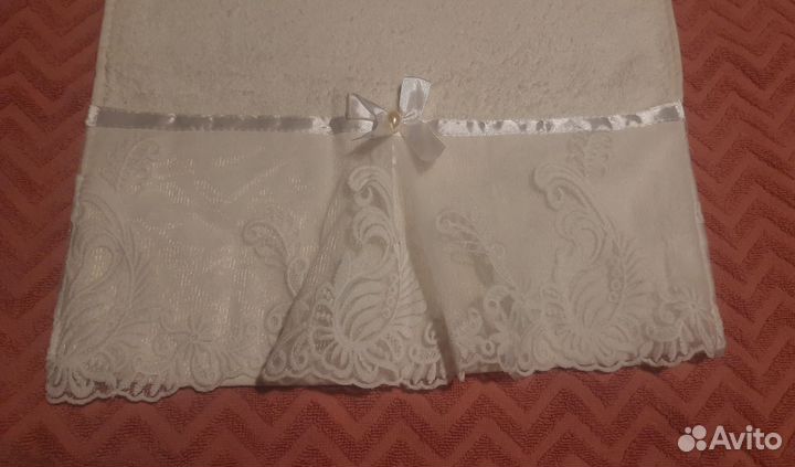 Полотенце белое