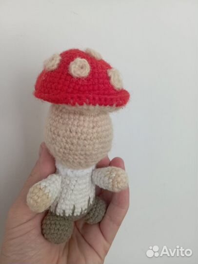 Вязаная игрушка гриб