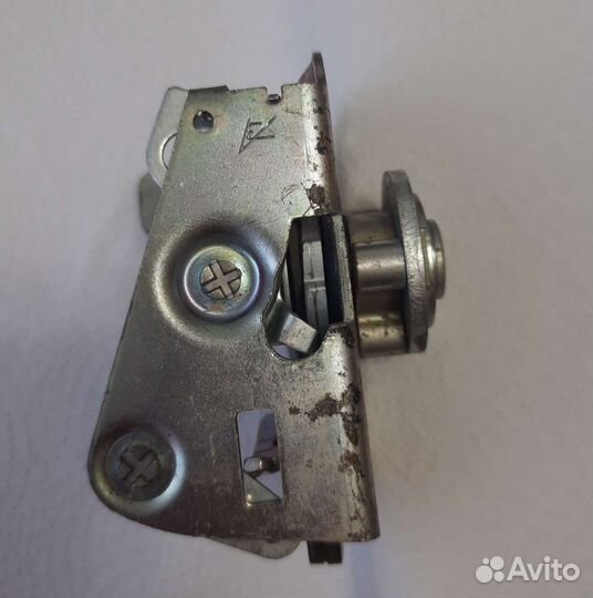 Замок задней правой двери 2106