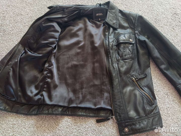 Кожаная куртка женская 42