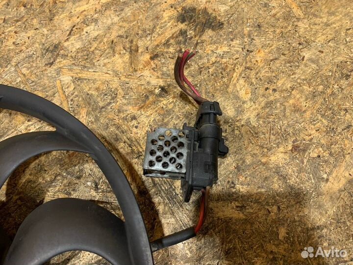 Вентилятор охлаждения Opel Astra H 2006 0130303304