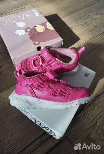 Кроссовки детские 23