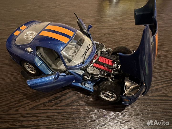 Коллекционная машинка Dodge Vier 1/24