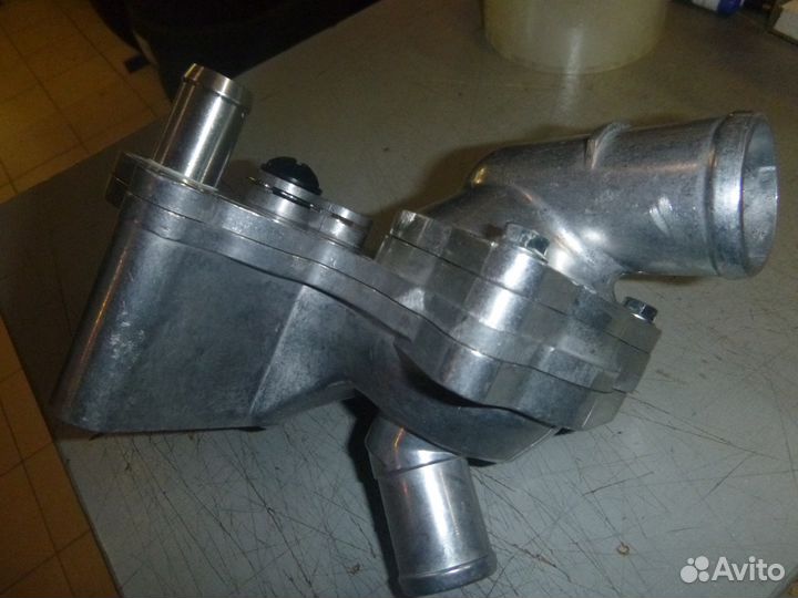 Корпус термостата алюминиев,Форд Эксплоер, Мустанг