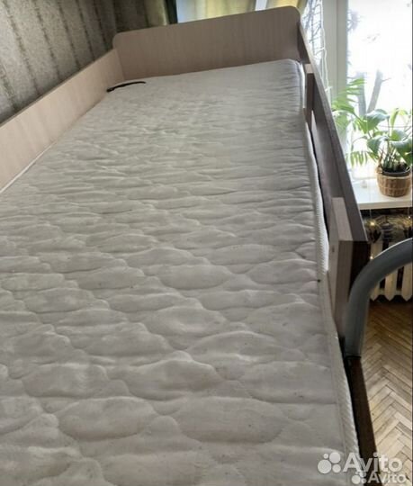 Кровать чердак со столом и шкафом