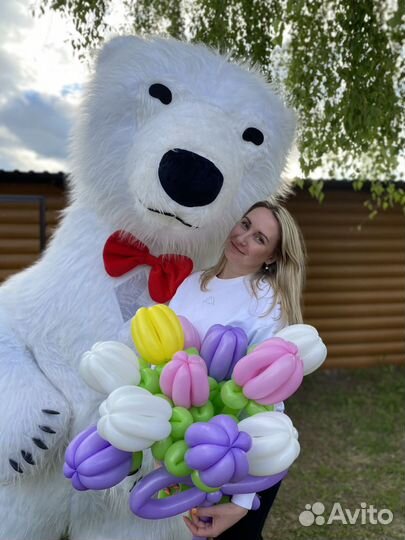 Поздравление от Белого Мишки. Ростовые куклы