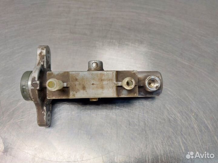 Главный тормозной цилиндр Mitsubishi Outlander