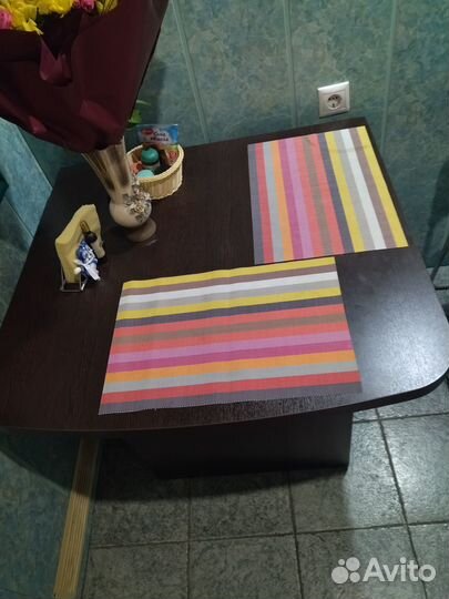 Продаю стол