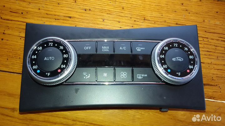 Мерседес GLK блок управления климатом А2049009304