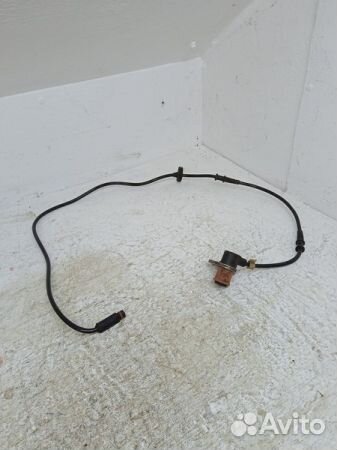 Датчик ABS передний