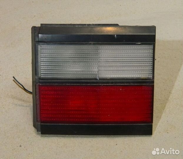 Фонарь багажника правый VW Passat B3 универсал