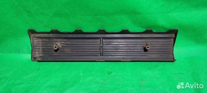 Декоративная накладка двигателя m50