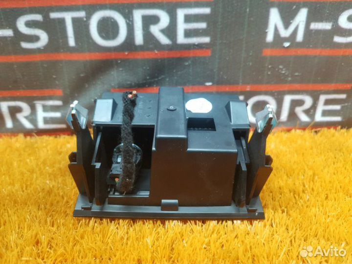 Пепельница Mercedes-Benz C-Class W204 271.860 2011