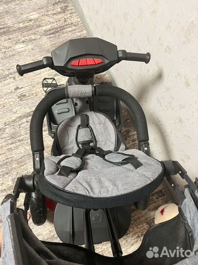 Трехколесный велосипед с ручкой