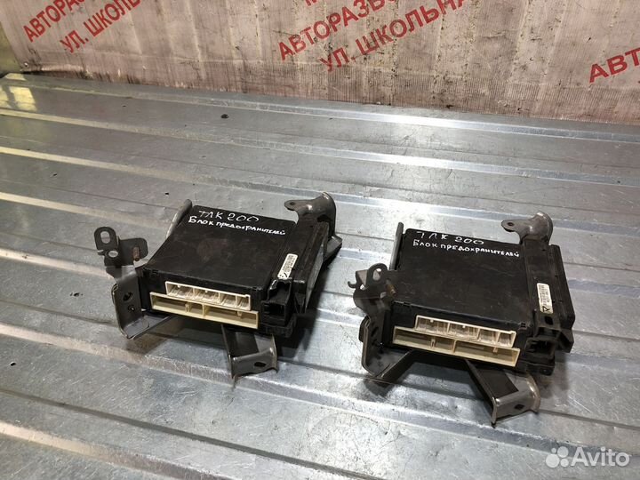 Блок предохранителей монтажный Ланд Крузер 200