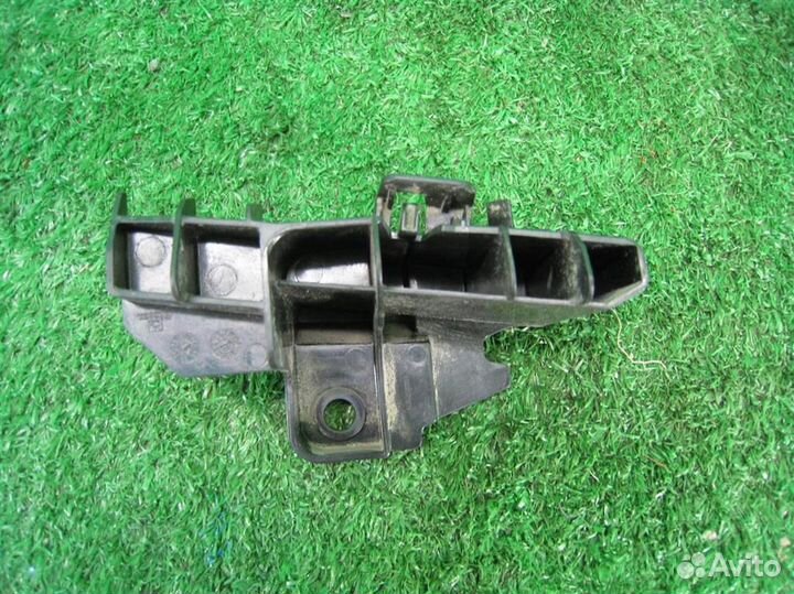 Кронштейн бампера заднего левый Toyota Yaris P13