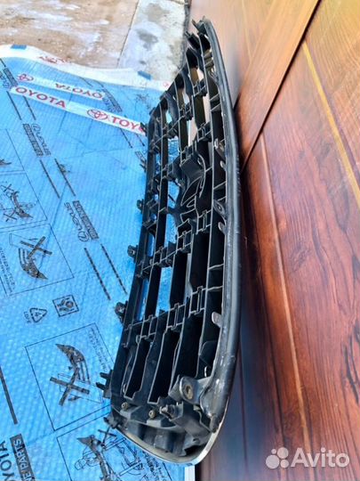 Решетка радиатора передняя Toyota Lc 200 2007-2012