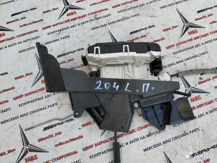 Замок двери пл w204 Mercedes прав руль