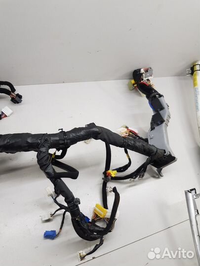 Электропроводка под торпедо (Hyundai Equus)
