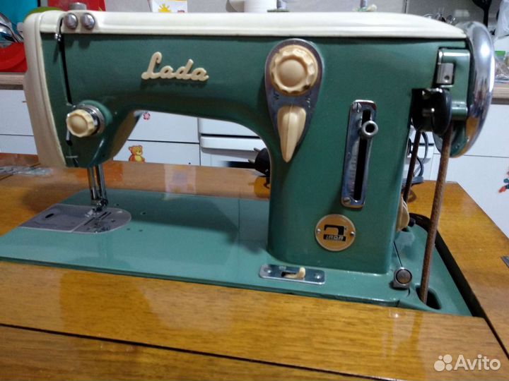 Швейная машина LADA 236