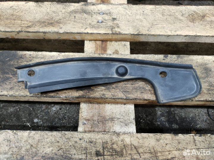 Водосток передний правый Bmw 5 E60 N52B30 2005