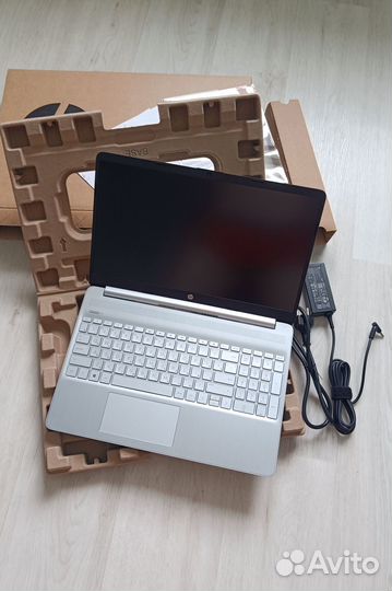 Ноутбук HP 15.6 Ryzen 5-5625U Vega7 16GB 512GB SSD